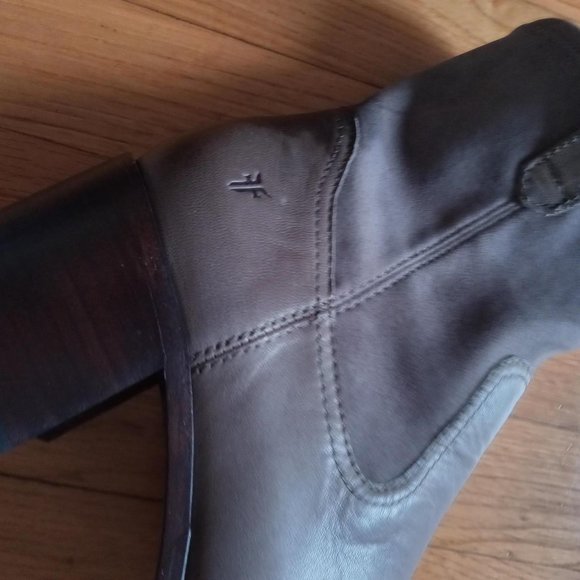 Frye Monroe Stretch ankle pull-on bootie Gray size 8 Brand New - Picture 2 of 8